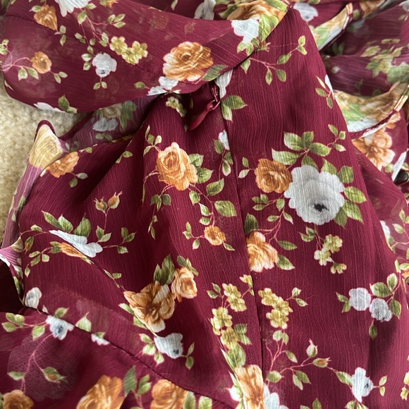 Marissa Webb Floral Ruffle Short Sleeve A-line V-neck Midi Dress in Size Small - Picture 8 of 10